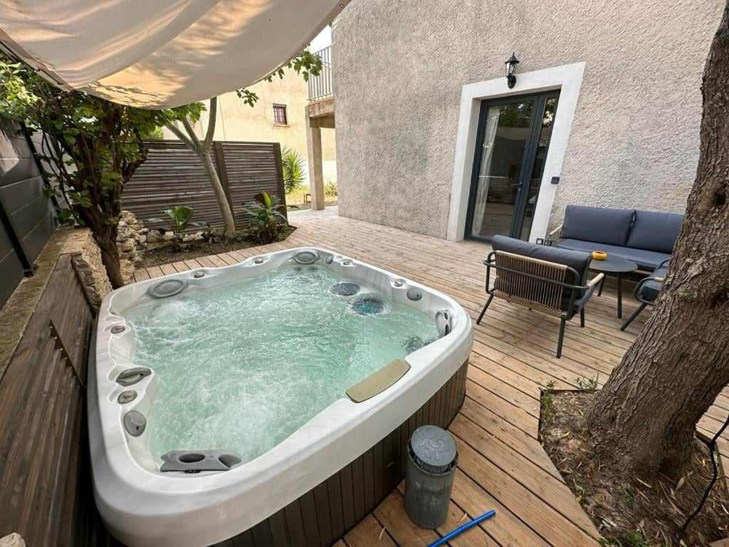 Maison A Deux Pas Des Plages Avec Jardin, Terrasses Et Spa. Mèze